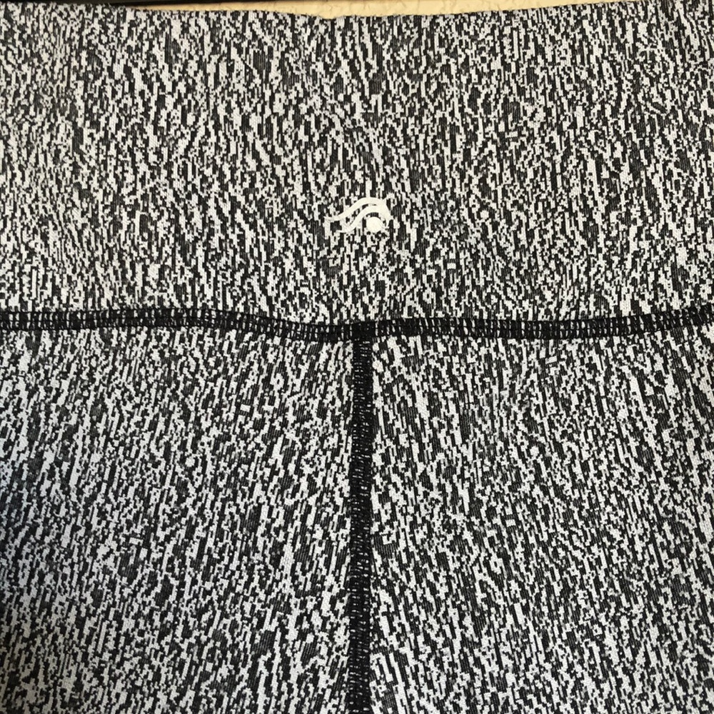 🧘‍♀️ Ideology Capri Workout Pants - Picture 5 of 7